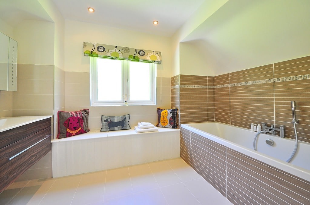 Choisir un mitigeur adapté à une salle de bain moderne